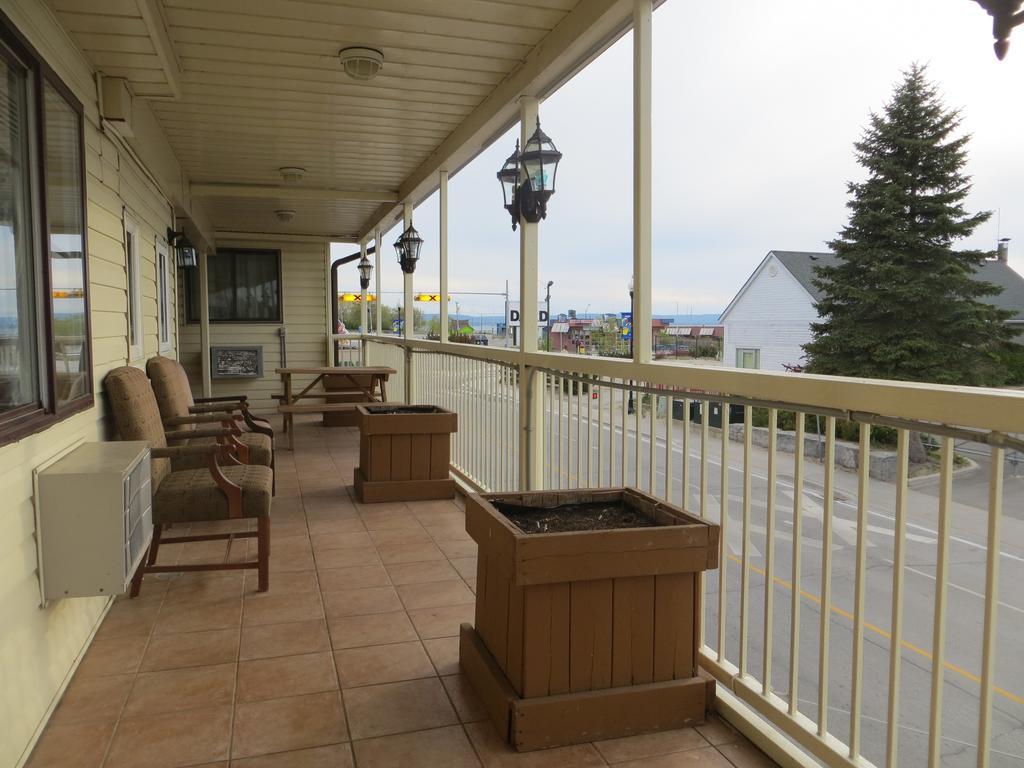 Villa Nova Motel Уасага Бийч Екстериор снимка