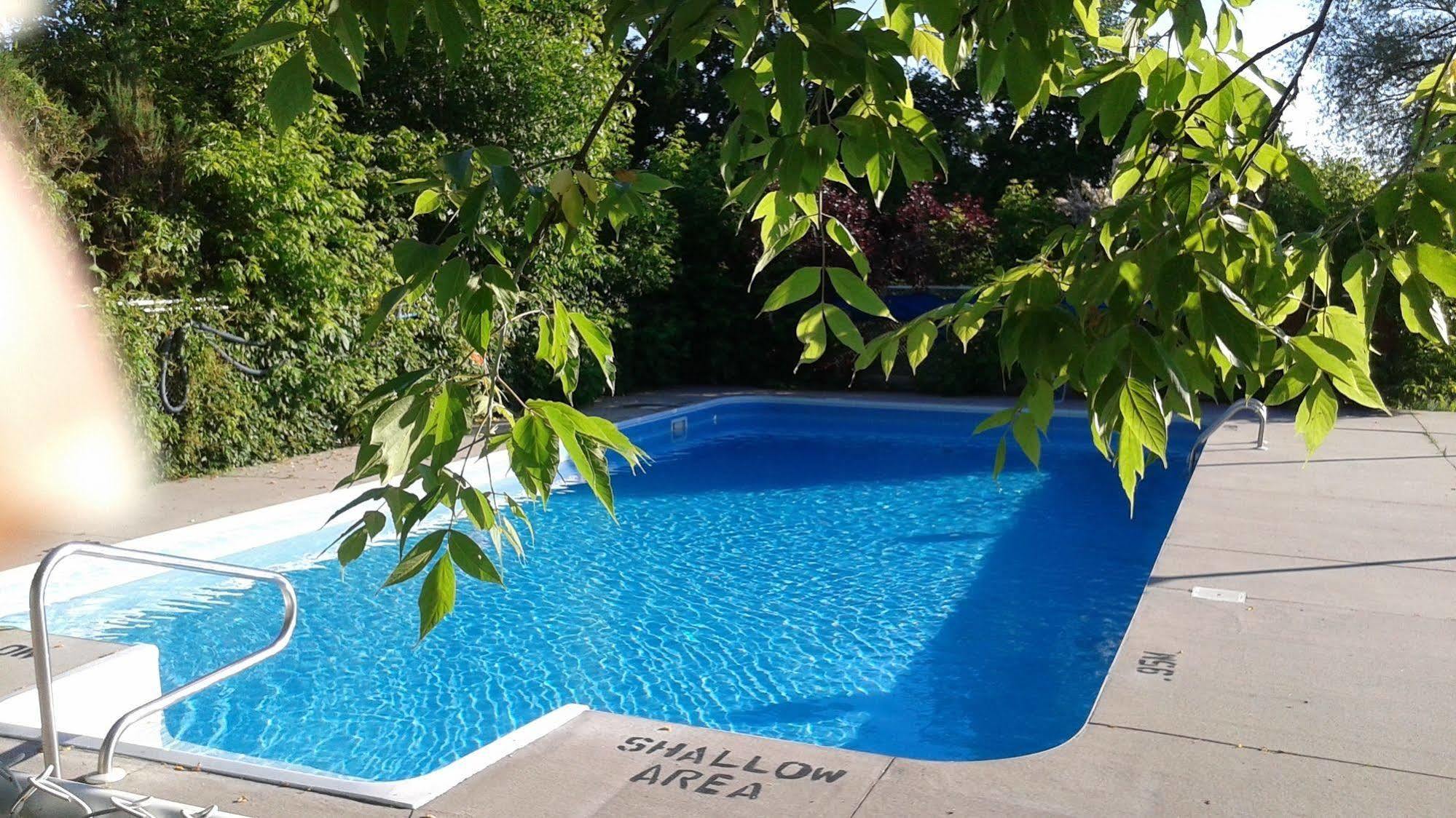 Villa Nova Motel Уасага Бийч Екстериор снимка