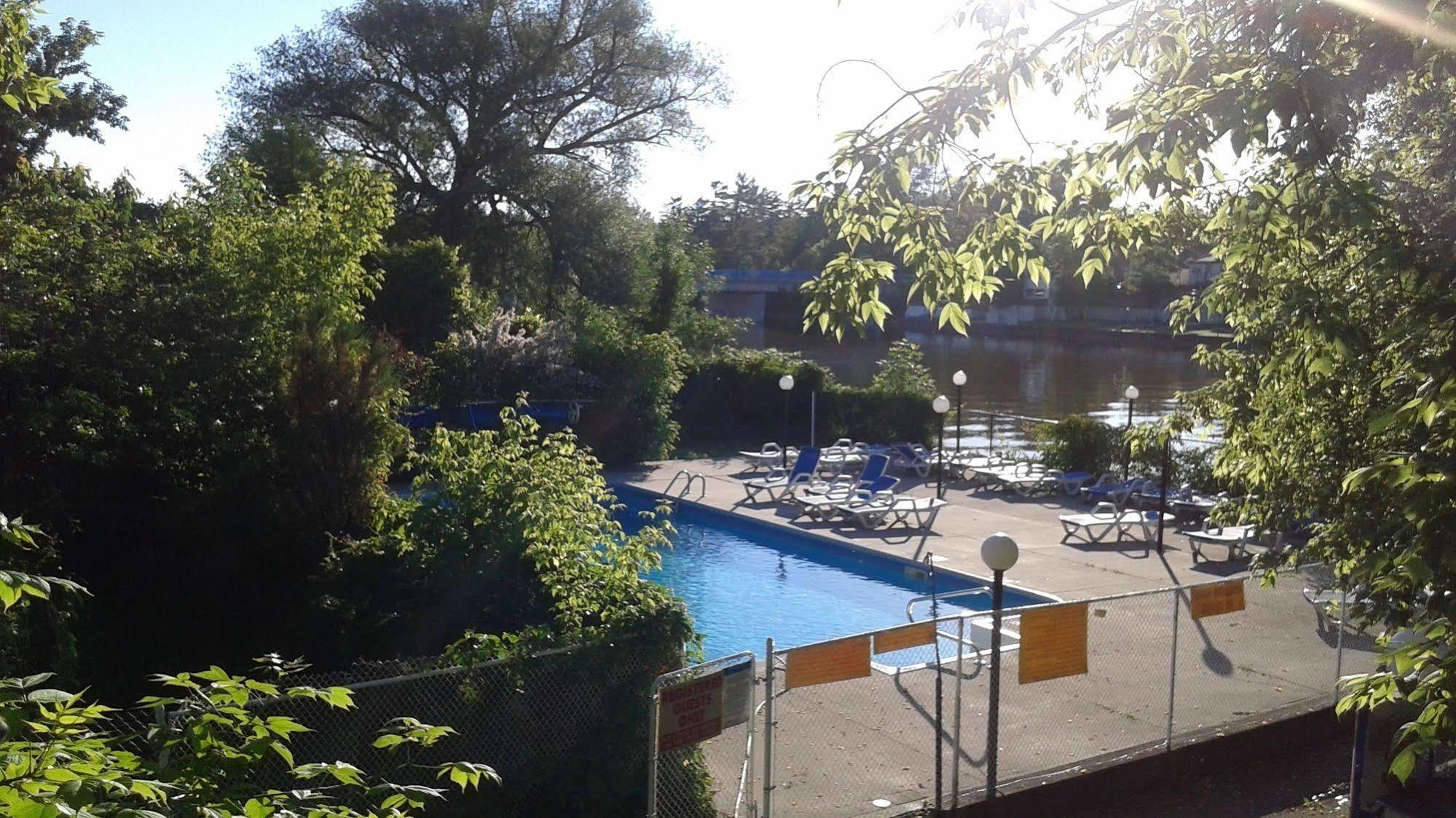 Villa Nova Motel Уасага Бийч Екстериор снимка